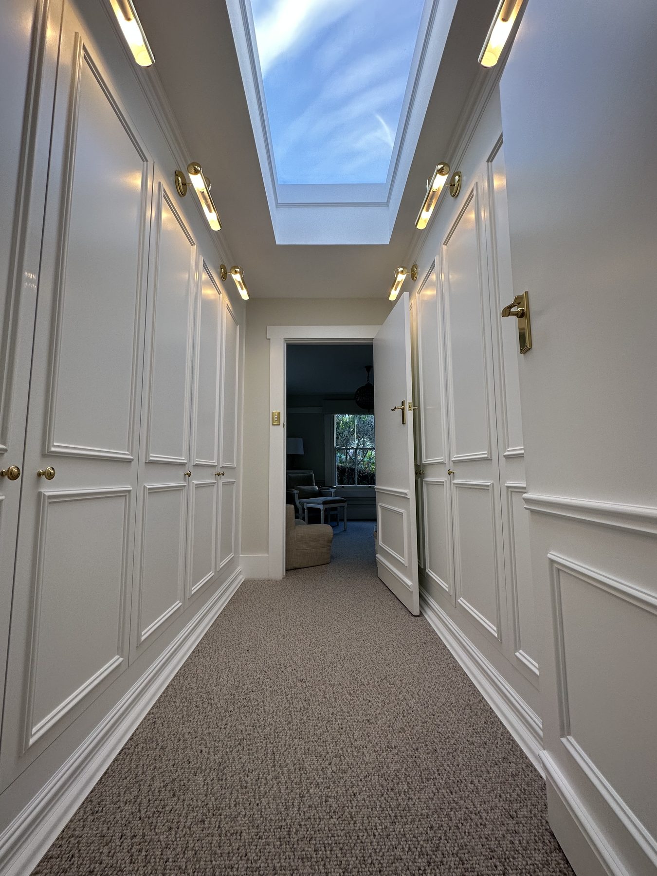 Wardrobe hallway finish