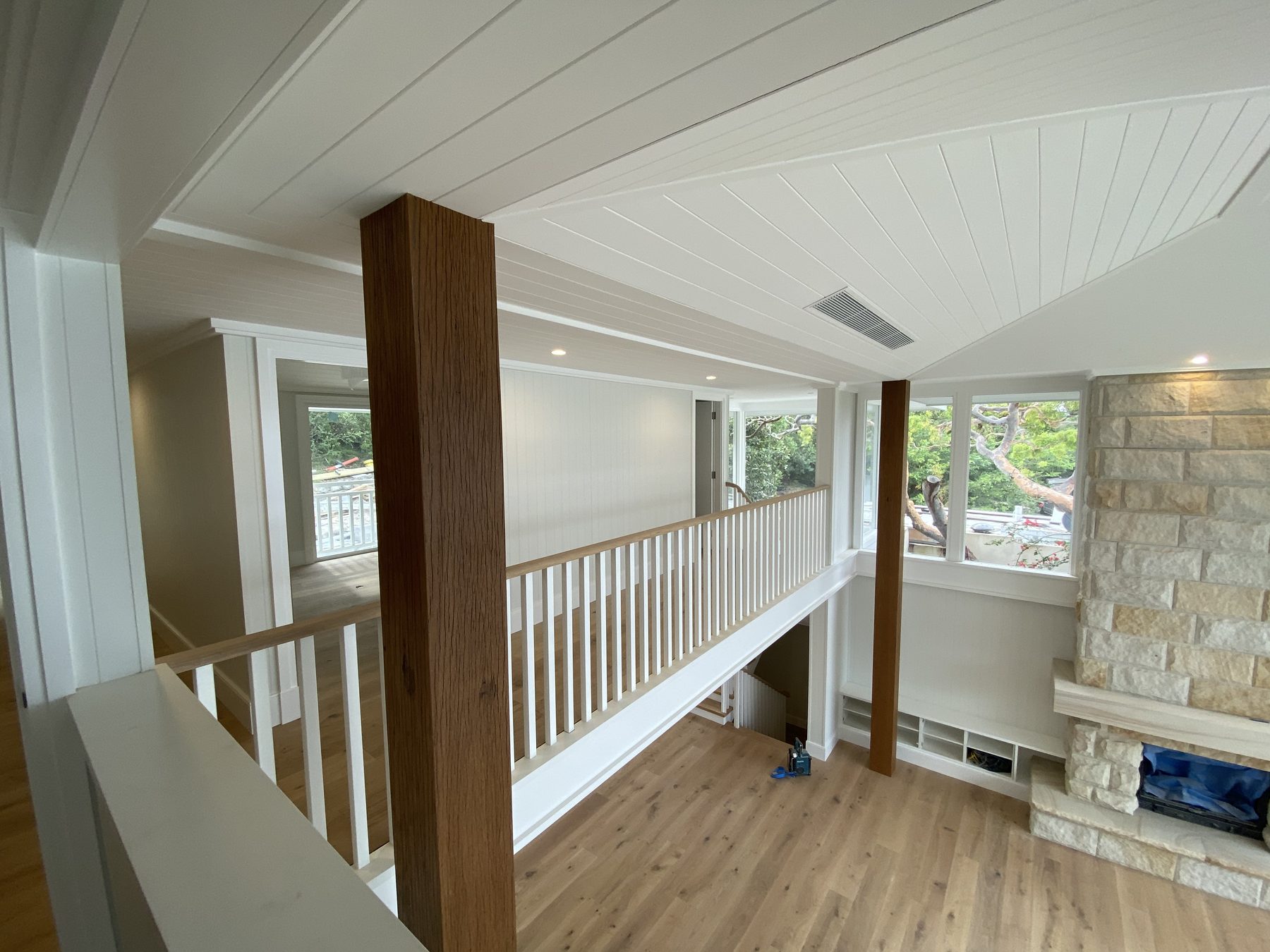 Upper landing and timber post