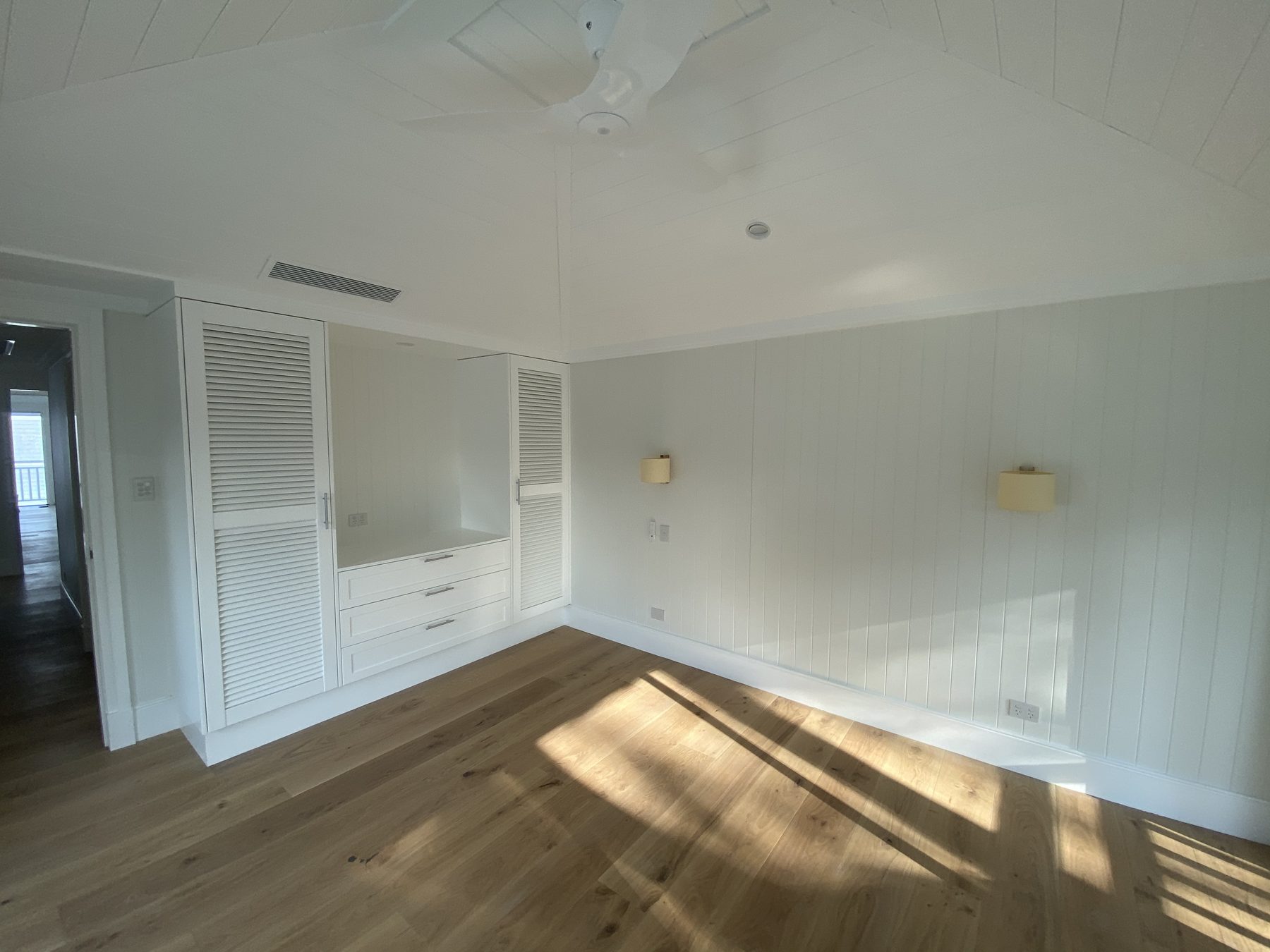 Bedroom wall and wardrobe finish